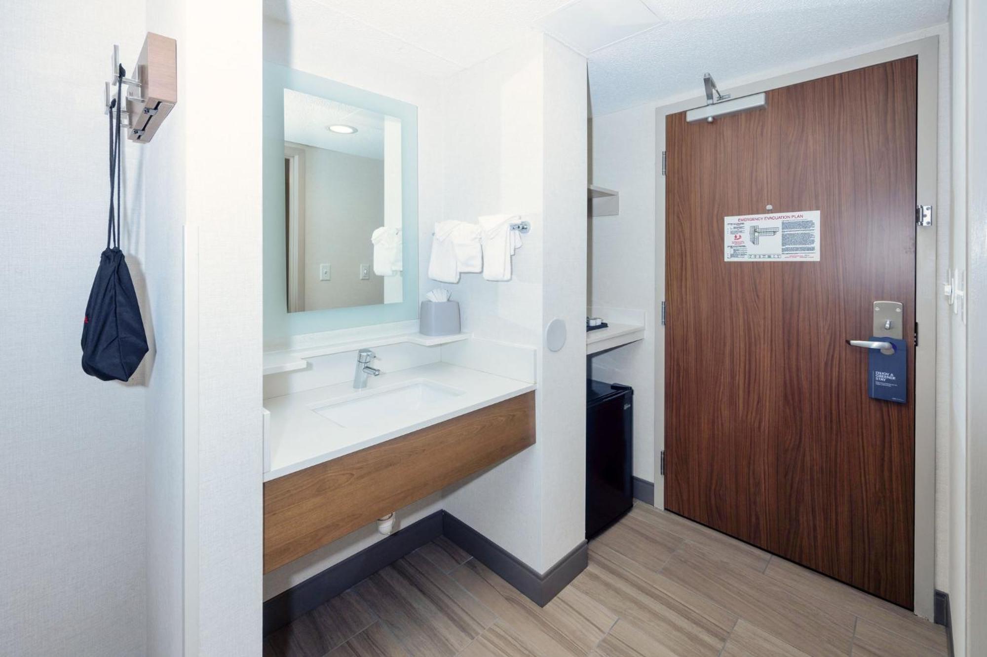 Holiday Inn Express Boston - Saugus By Ihg Exterior photo