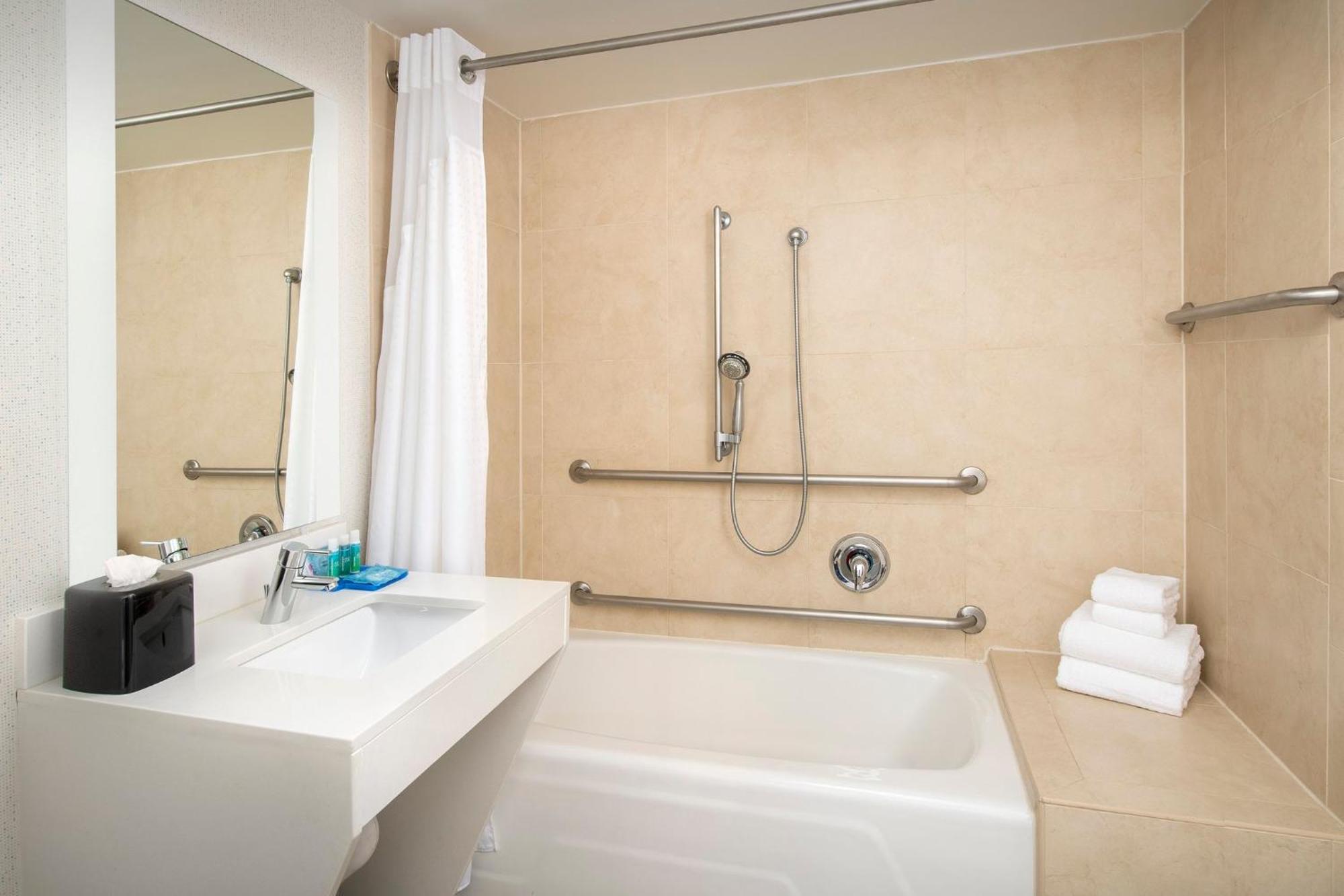 Holiday Inn Express Boston - Saugus By Ihg Exterior photo