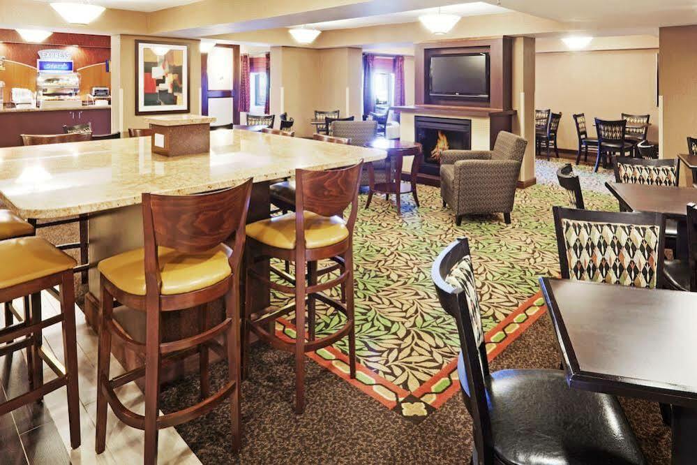 Holiday Inn Express Boston - Saugus By Ihg Exterior photo