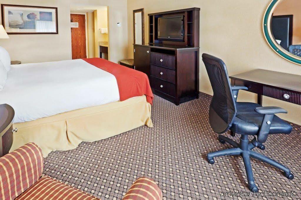 Holiday Inn Express Boston - Saugus By Ihg Exterior photo